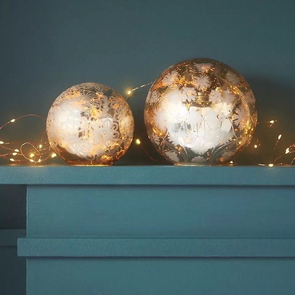 NWT Anthropologie  Holiday LARGE Glass Orb - Picture 1 of 4